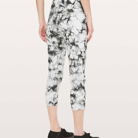 Lululemon Wunder Under Crop Hi-Rise Full-On Luxtreme, size 10 - Picture 2 of 8